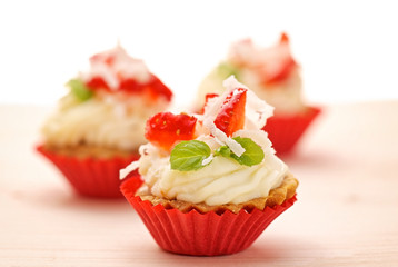 Tart with delicate cream and strawberry