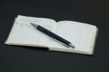 Adressenbuch mit Kugelschreiber