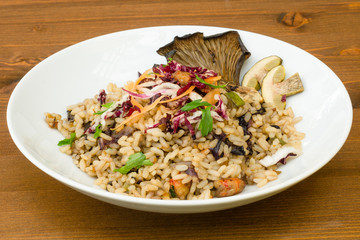 Risotto con funghi,zucchine,gamberetti e radicchio