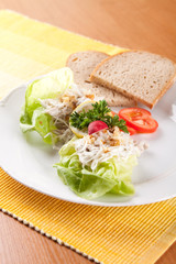 Grilled chicken with celery with cream and walnuts