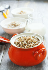 Buckwheat porridge and milk