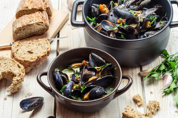 Mussels served with bread for dinner
