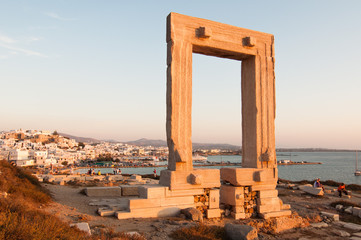 Porte d'Apollon à Naxos dans les Cyclades - obrazy, fototapety, plakaty