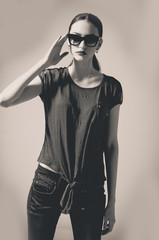 Fototapeta premium female model wearing modern sunglasses posing
