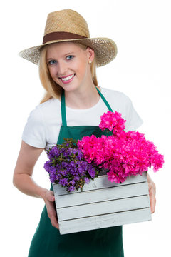 junge g&auml;rtnerin mit blumen