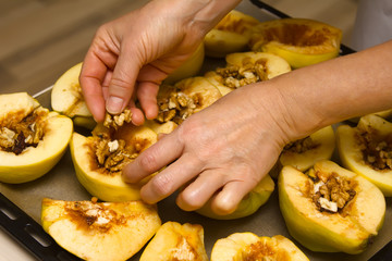 Preparation of quince with honey and nuts