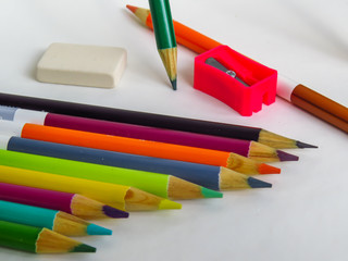 material escolar para pintura lapis de cor.