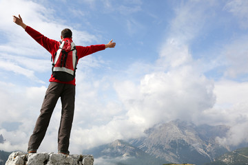 Bergsteiger auf dem Gipfel vom Berg