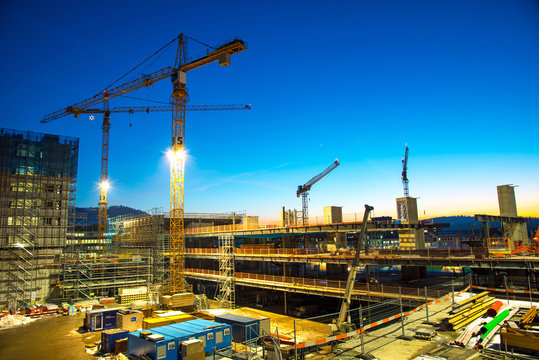 Baustelle am Abend