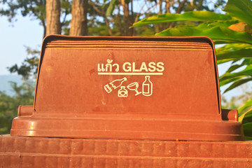 Obraz premium bin with glass symbol