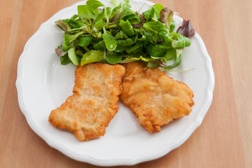Wiener Schnitzel mit Salat