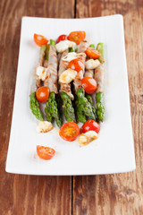 Grilled asparagus with prosciutto, mozzarella and cherry tomatoe