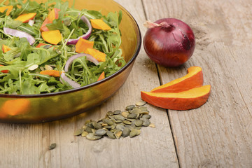 green salad with onion and pumpkin