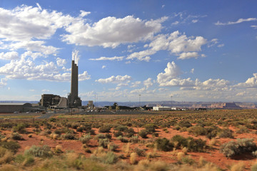 Fototapeta na wymiar centrale électrique de Page, Arizona
