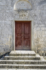 Fototapeta na wymiar Wooden door in the temple