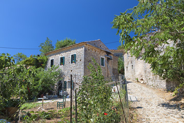 Fototapeta na wymiar Wieś Stare Ano Perithia na wyspie Korfu w Grecji