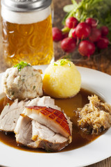 Bayerische Schweinebraten mit Bier