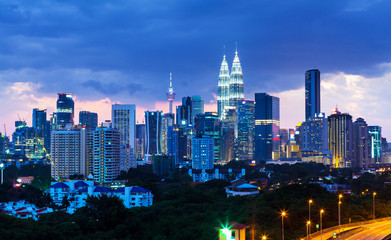 Fototapeta na wymiar Kuala Lumpur Skyline w nocy