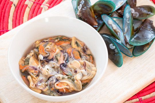 Raw Asian Green Mussel