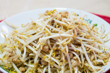 stir fry bean sprout with mince pork