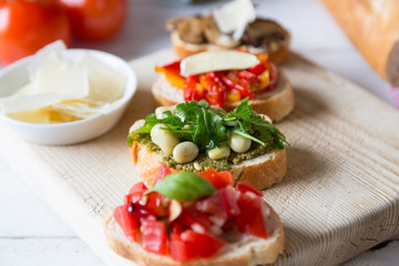 Bruschetta mit Bohnen und Rucola, Pilze, Ziegenkäse