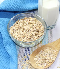 Oat flakes in bowl and milk