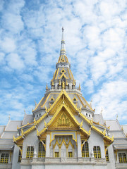 Fototapeta premium Marble Temple: Wat Sothon Wararam Woraviharn