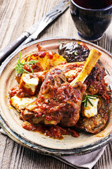 Lammhaxe auf griechische Art