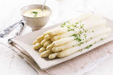 weisser Spargel