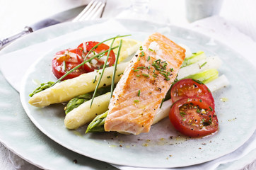 asparagus with salmon