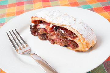 Strudel di mele con marmellata