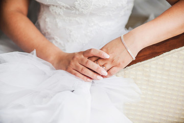 Obraz na płótnie Canvas Beautiful bride's hands with manicure