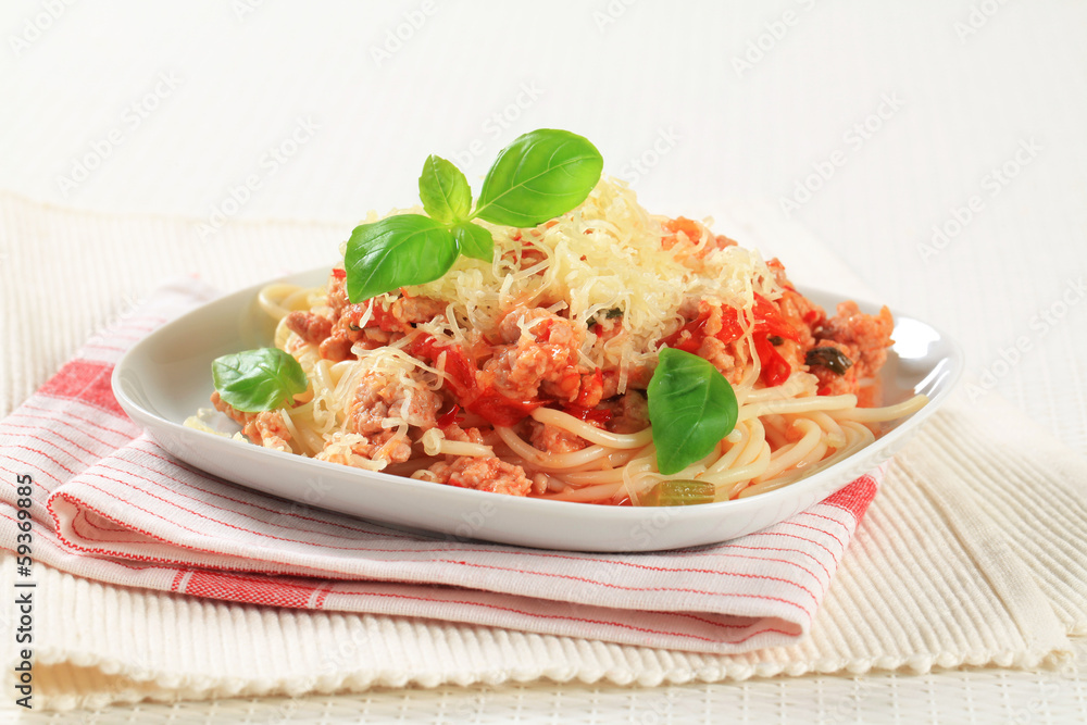 Poster spaghetti with minced meat and cheese