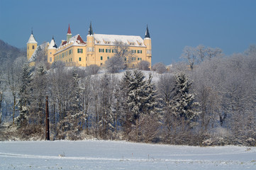 Schloss Sankt Martin bei herrlichem Winterwetter