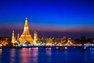 Fototapeta premium Wat Arun Ratchawararam Ratchawaramahawihan, Bangkok of Thailand