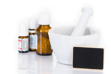 mörser mit homöopathischen tabletten