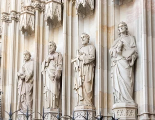 Statuen am Eingang in die Kathedrale in Barcelona, Spanien. © Marek Poplawski