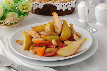 Salad of chicken and caramelized pears