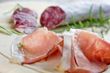 Schinken und Salami
