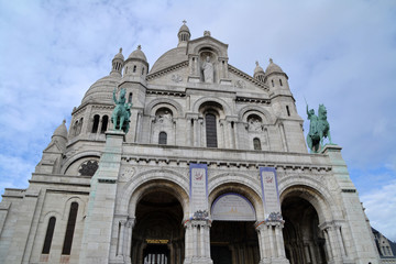 Fototapeta na wymiar Basilique of Sacre Coeur in Montmartre, Paris