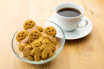 Gingerbread men and coffee