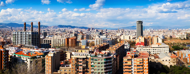 Fototapeta na wymiar panoramic view of Barcelona in cloudy day