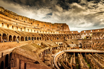 Panele Szklane Podświetlane  Wewnątrz Koloseum w Rzymie, Włochy