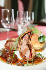 Rack of lamb with caramelized onions and bread