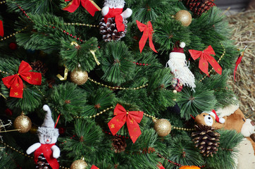 Fototapeta na wymiar Christmas fur-tree in a rural interior
