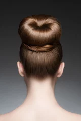 Frau mit eleganter Frisur