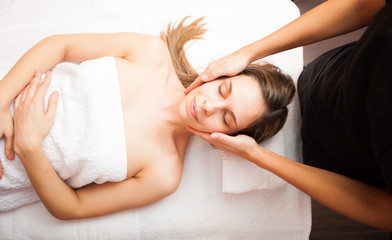 Obraz na płótnie Canvas Woman having a massage
