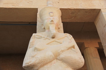 Fototapeta na wymiar Osirian posąg Hatszepsut