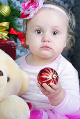 Small äåâî÷êà near new year's fir tree
