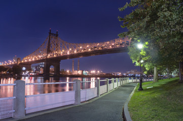 Fototapeta na wymiar Roosevelt Island Promenada, Nowy Jork